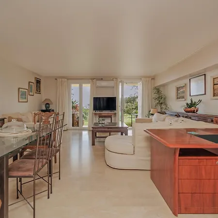 - Seaview And Garden